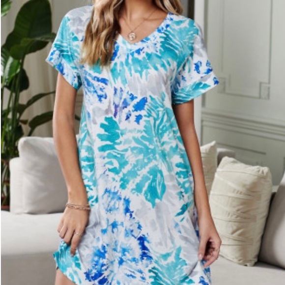 SUPER CUTE BLUE TIE DYE DRESS - Picture 2 of 6